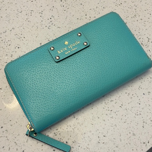kate spade Handbags - NWOT Kate spade wallet